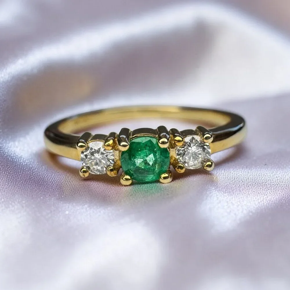 ESTATE- 10K Gold- Natural Emerald & Diamond Ring- Three Stone 1/4ct-Size 8 -2.2g